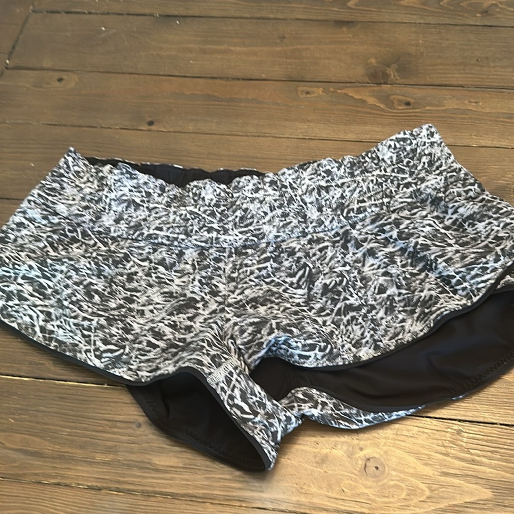 Lululemon Reversible Shorts - image 4